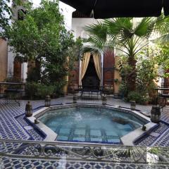 里亚德乐苏克日珥德斯庭院旅馆