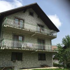 Amar Apartmani, Jajce