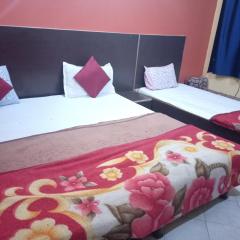 Yash Guest House 01 Minute Walk in Nizamuddin Railway Station