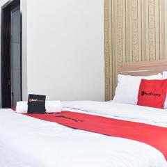 RedDoorz Plus near Malang Town Square