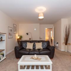 Central St Andrews 2 Bed Apartment - Free Parking