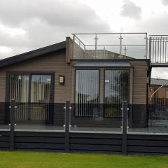 Hot tub hols in lodge with roof terrace