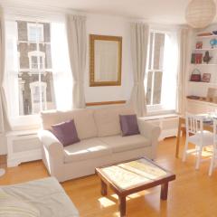 Bright, spacious 2 bedroom flat by Russell Square