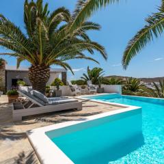 The White House by Fantasia Villas