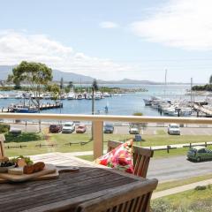 Bermagui Stays - Penthouse Apartment - Amazing Views & Location