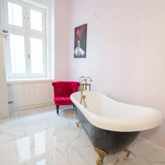 Rooms in a luxury gorgeous newly refurbished apartment - historic centre