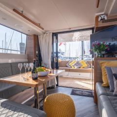 Luxury Lymington Yacht, 2-BR, Scenic Views, WiFi