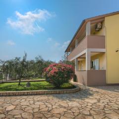 Apartment and Holiday Home Mladenka
