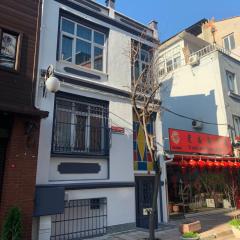 V蓝套房酒店