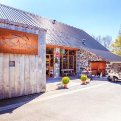 托奈比斯火山小屋酒店