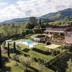 Accogliente alloggio con vista e piscina