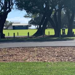 Yaringa Cottage by the sea