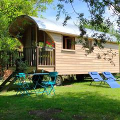 Millygite Chalet-on-wheels by the river