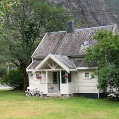 Aobrio Holidayhouse, authentic norwegian farmhouse close to Flåm