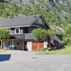 Nice Home In Dirdal With 4 Bedrooms And Wifi