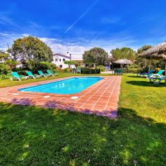 Casa rural exclusiva con 9 hab 16-25pax con piscina privada y BBQ cubierta