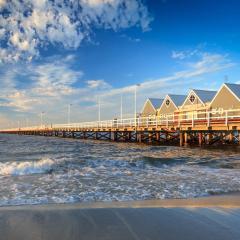 API Busselton Seaside Escape Apartments