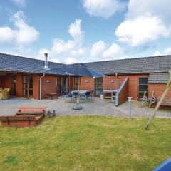 Three-Bedroom Holiday Home In Vinderup