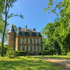 Private Castle with Park - Château Guillermo