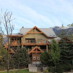Glacier's Reach by Whistler Retreats