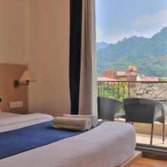 The Blue Jay Hostel - Dorms & Rooms