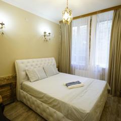 Hotel Daisy S Home