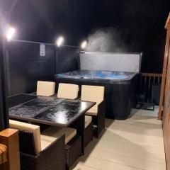 Moonlight Ridge -2 bedroom lodge with hot tub