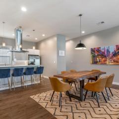 Stunning 4 BR Townhouse in Mid City