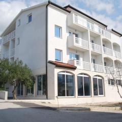 Apart-pansion Promajna