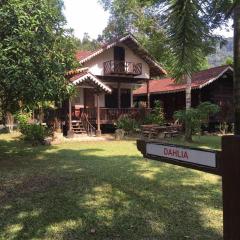 Rustic Chalet - Dahlia n Mawar at Sedim Vista