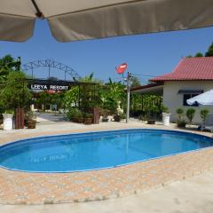 Private 2 bedroom villa with Swimming pool Tropical gardens Fast Wifi smart Tv