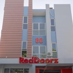 RedDoorz Plus Syariah @ Raya Nginden 2