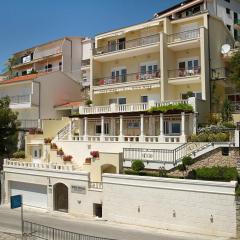 Villa King Apartments