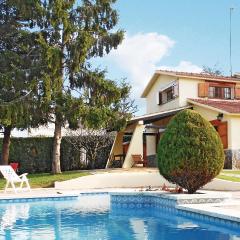 Cozy Home In Lametlla Del Valles With Kitchen