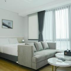 Comfortable Studio Room at Capitol Suites Apartment By Travelio