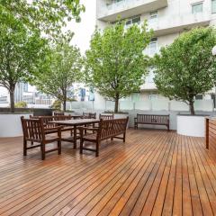 ☆of Southbank☆Light filled apartment☆HUGE private terrace with city views☆Parking☆Pool☆Gym☆WiFi