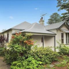 Mintie Cottage on Leura Mall