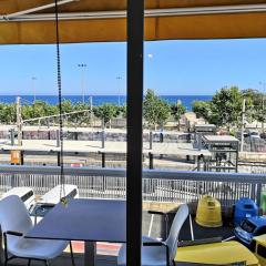 Luxury Apartment Accommodation, next to beach & train station Calella