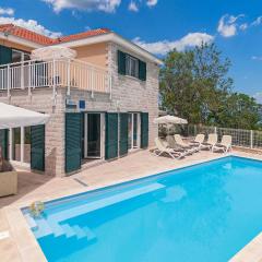 Awesome Home In Postira With 3 Bedrooms, Wifi And Outdoor Swimming Pool