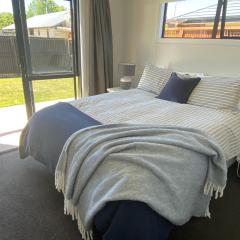 Central Retreat and self contained with free wifi