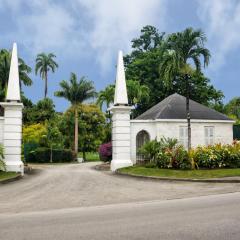 Royal Glitter Bay Villas