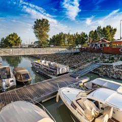 YACHTER CLUB Modrá Čajka