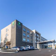 Holiday Inn Express & Suites - Florence - Cincinnati Airport by IHG