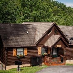 Idyllic Cabin with Hot Tub Less Than 2 Mi to Dollywood!