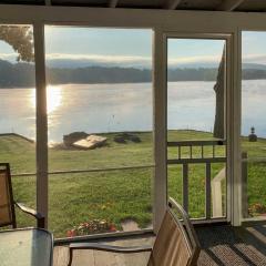 Family Lake House with Paddleboards and Fire Pit!