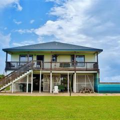 Spacious Galveston Retreat with Yard and Beach Access!