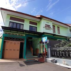 OYO Life 2884 Wisma Jatnika Syariah