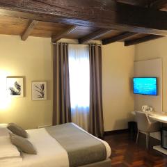 Hotel Boutique Antiche Mura