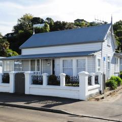 Puriri Downtown Villa - Napier Holiday Home