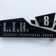 (L.I.H.8) Luxury Industrial House 8